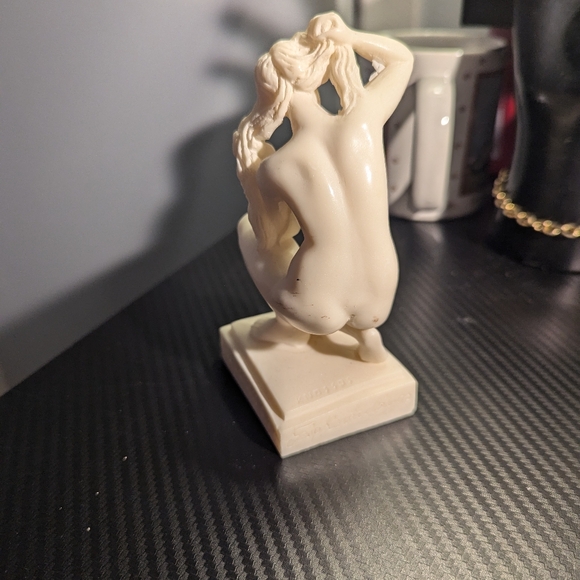 Venus of Rhodes Sculpture - Picture 3 of 5